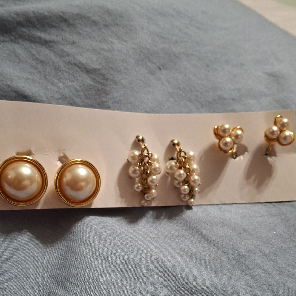 Vintage Clip On Classic Pearl and Gold Earring Set Of 3 (Ear053)